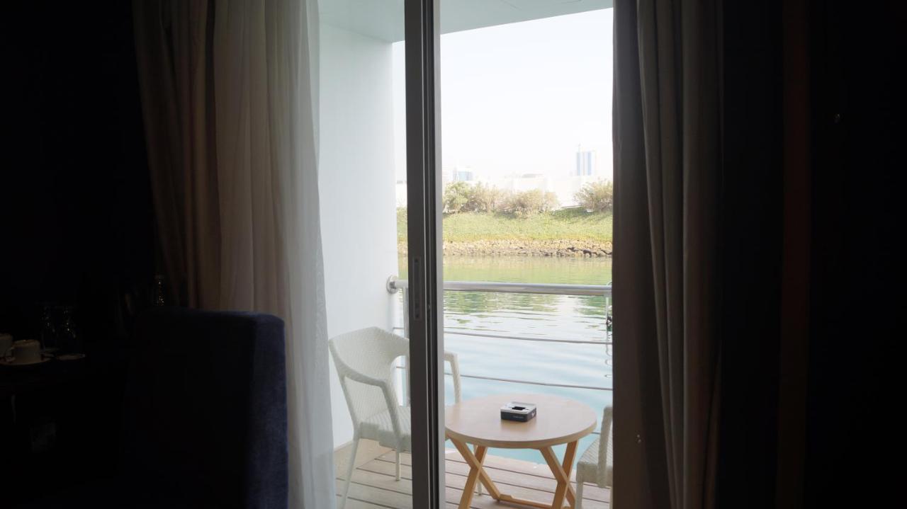 C Hotel Манама Экстерьер фото